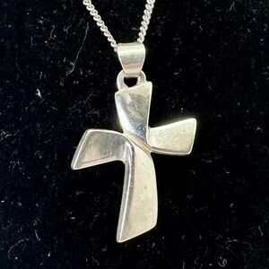 JAMES AVERY Sterling Silver Ribbon Cross Charm Pendant Curb Necklace; RETIRED